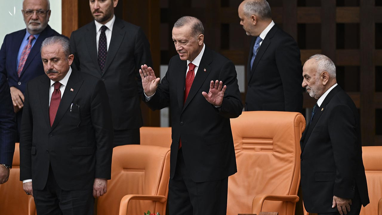 Meclis'teki 3 parti Erdoğan gelince ayağa kalkmadı