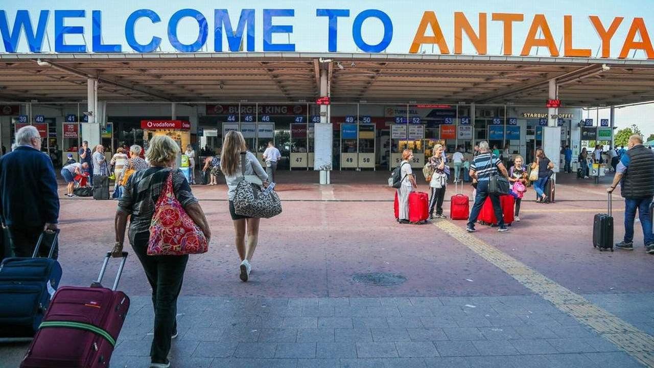 Antalya'ya turist yağdı...