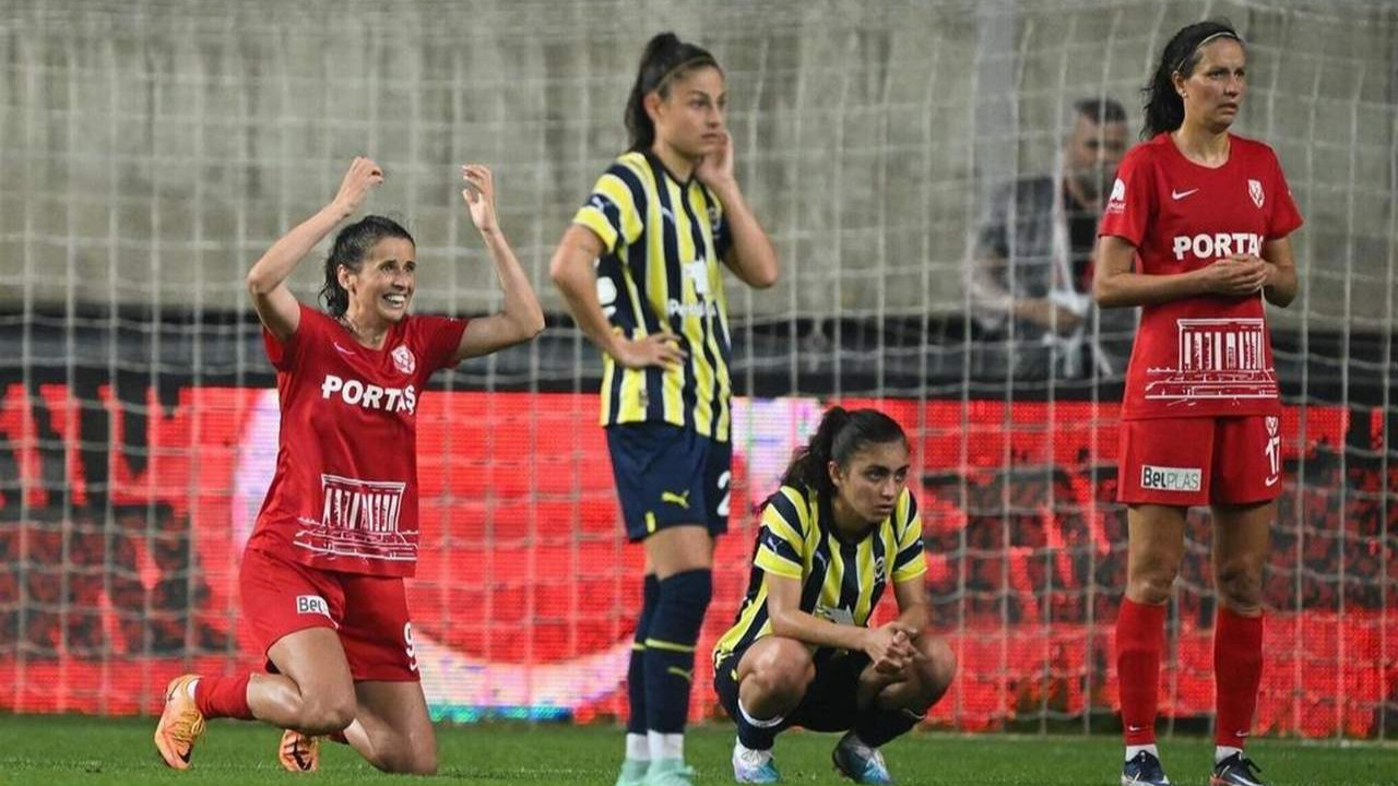 Fenerbahçe şampiyonluğu son dakikada kaçırdı