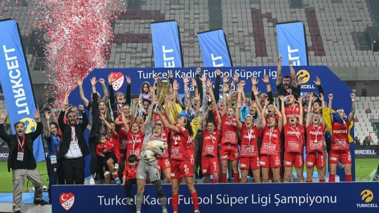 Ankara Büyükşehir Belediyesi Spor, Kadınlar Futbol Süper Ligi’nde şampiyon oldu