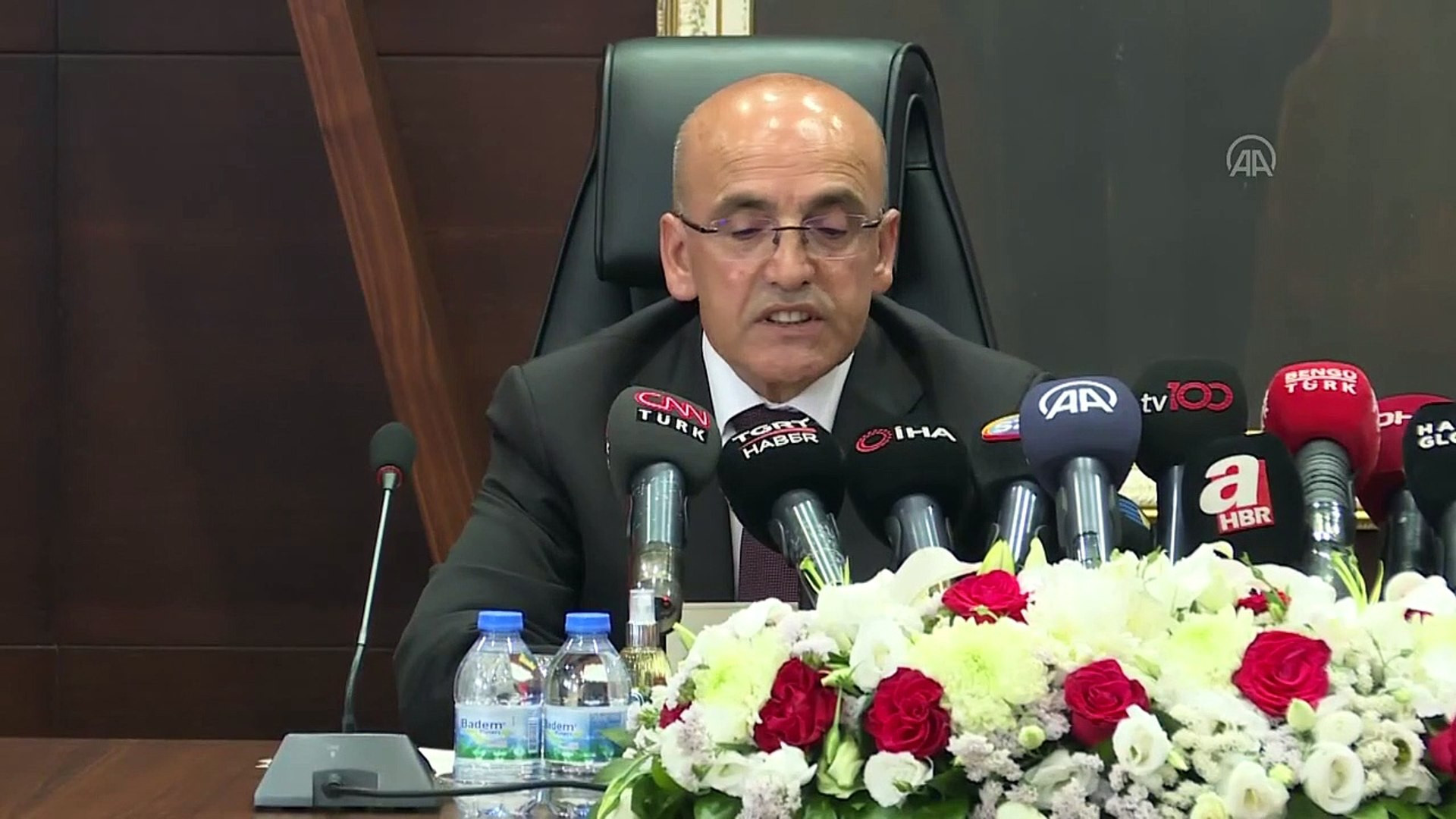 Bakanlığı Mehmet Şimşek'e devreden Nebati ''ohh'' çekti