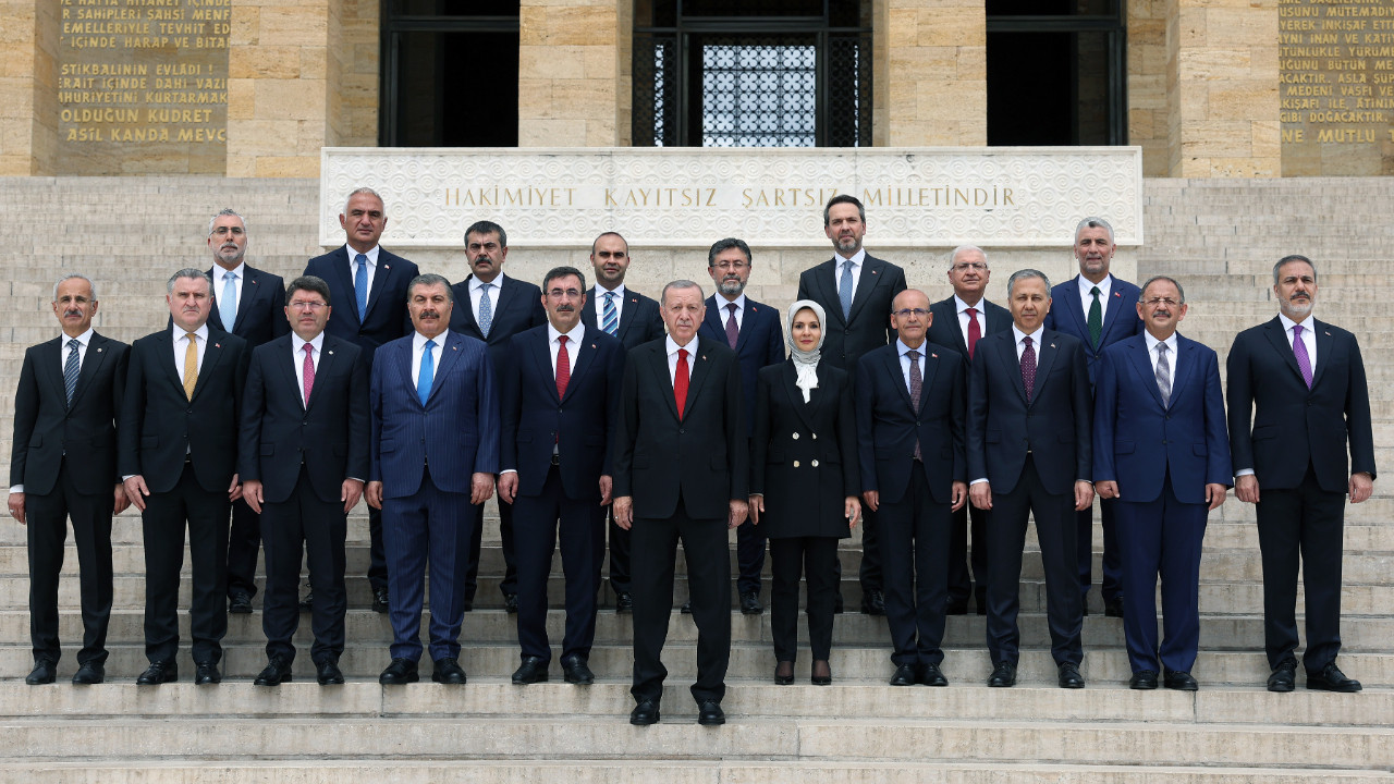 Erdoğan ve yeni kabine üyeleri Anıtkabir'e çıktı