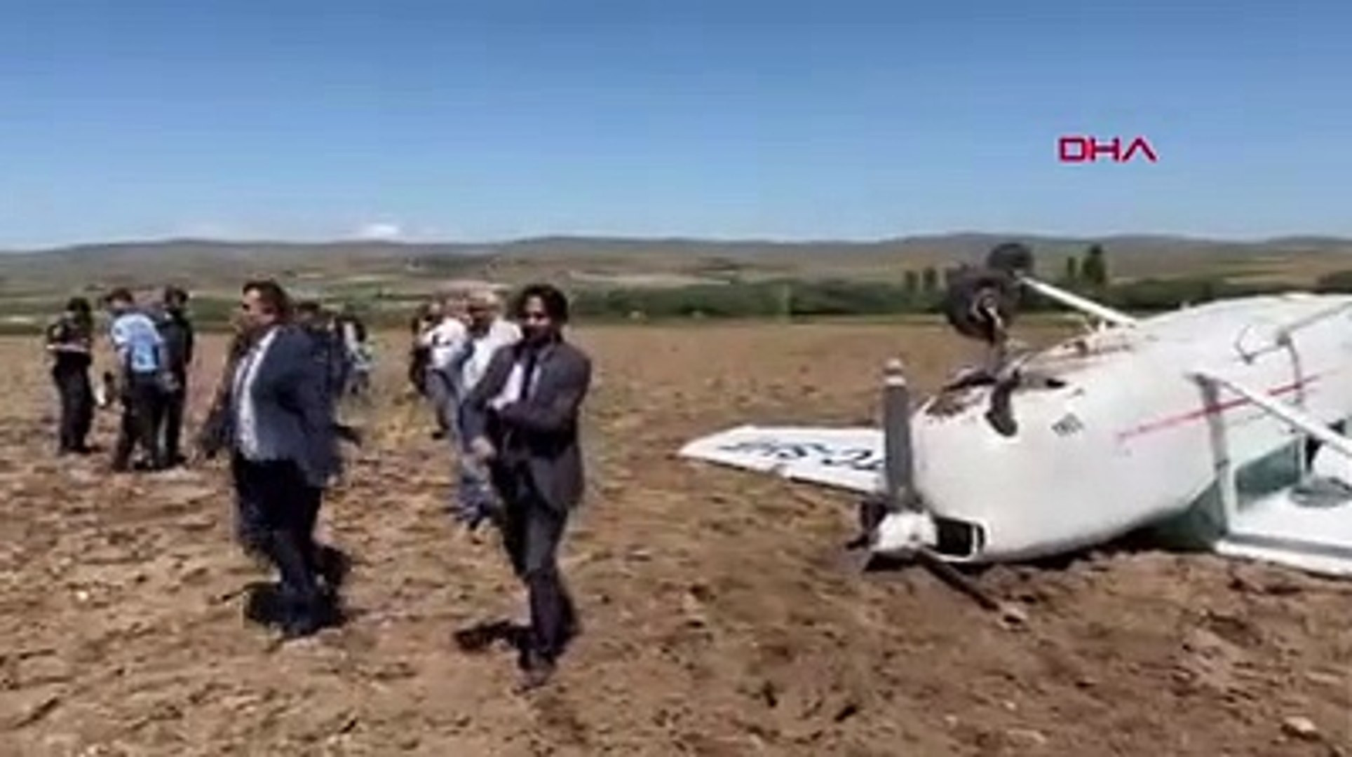 İstanbul'dan havalanan eğitim uçağı düştü