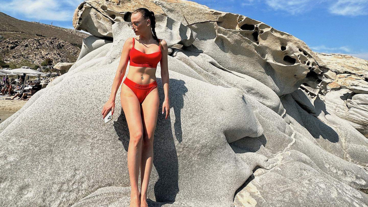 Serenay Sarıkaya'dan tatile devam pozları; Instagram alev aldı