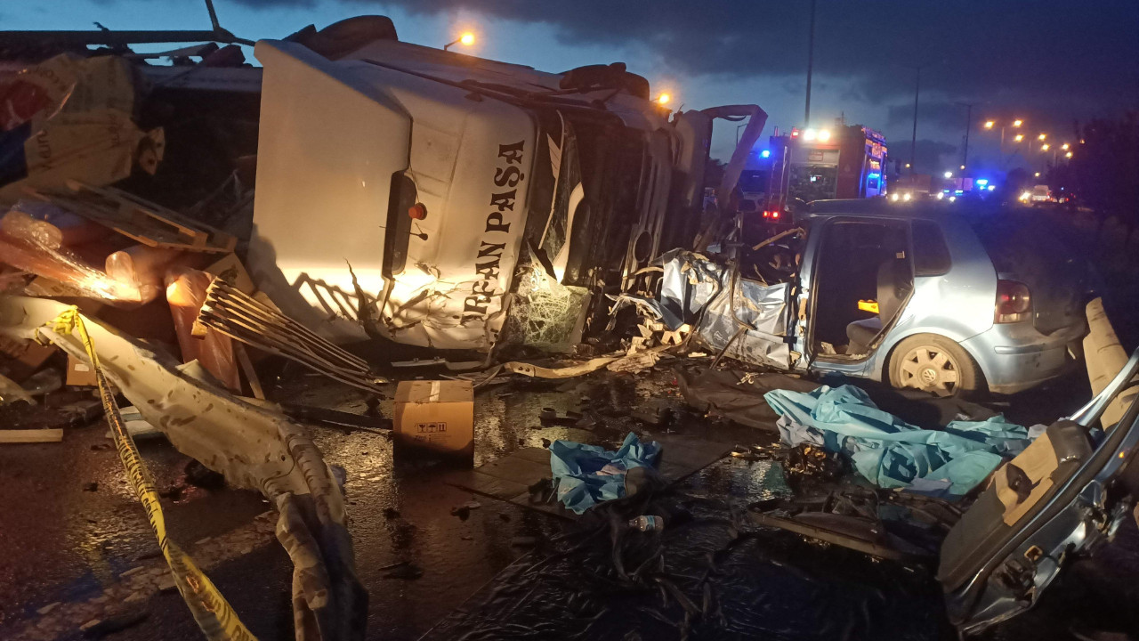 İstanbul'da TEM Otoyolu'nda korkunç kaza: Ölü ve yaralılar var