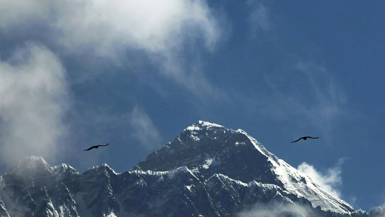 Everest Dağı'ndaki dağcı ölümleri son yılların en yüksek seviyesine çıktı