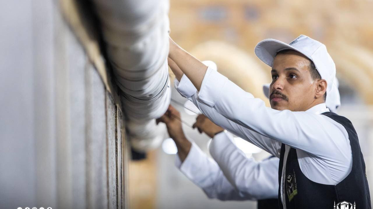 Kabe'nin örtüsü 3 metre yukarı kaldırıldı
