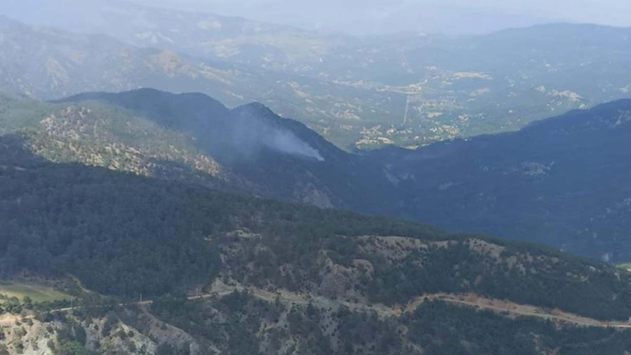 Muğla'da ormanlık alana düşen yıldırım sonrası yangın çıktı