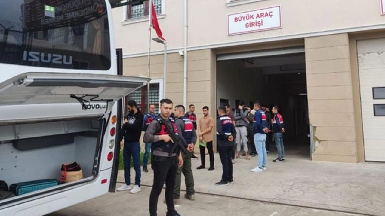 Kocaeli'de 10 düzensiz göçmen yakalanıp sınır dışı edildi