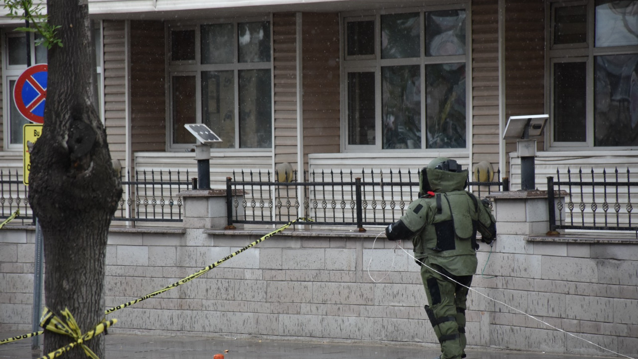 Emniyet binası önünde bomba paniği