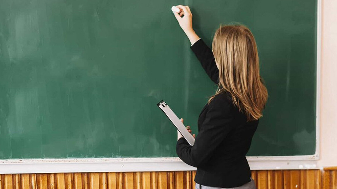 Okullarda yeni dönem: Öğretmenler beyaz önlük giyecek