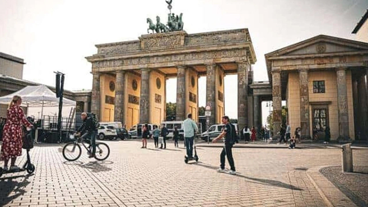 Sadece turist vizesi alarak Almanya'da yaşamak mümkün!