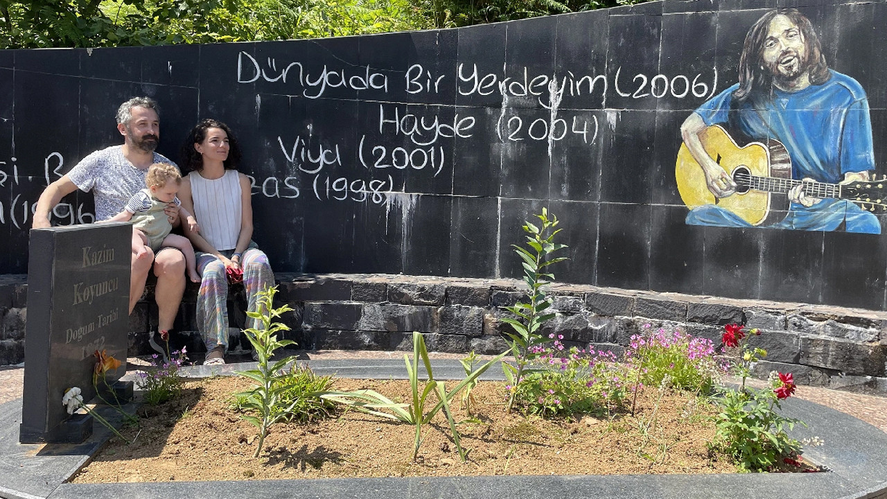 Kazım Koyuncu, mezarı başında şarkılarla anıldı