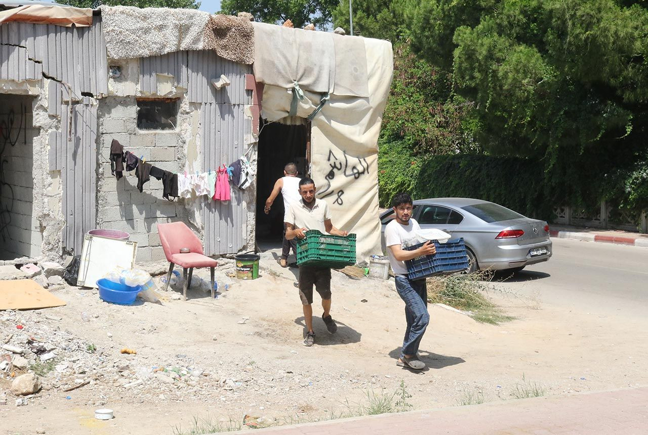 Yabancı uyrukluların kaldığı gecekondular tek tek yıkıldı