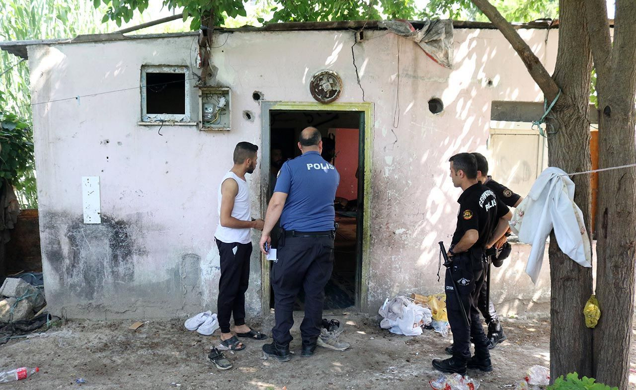 Yabancı uyrukluların kaldığı gecekondular tek tek yıkıldı