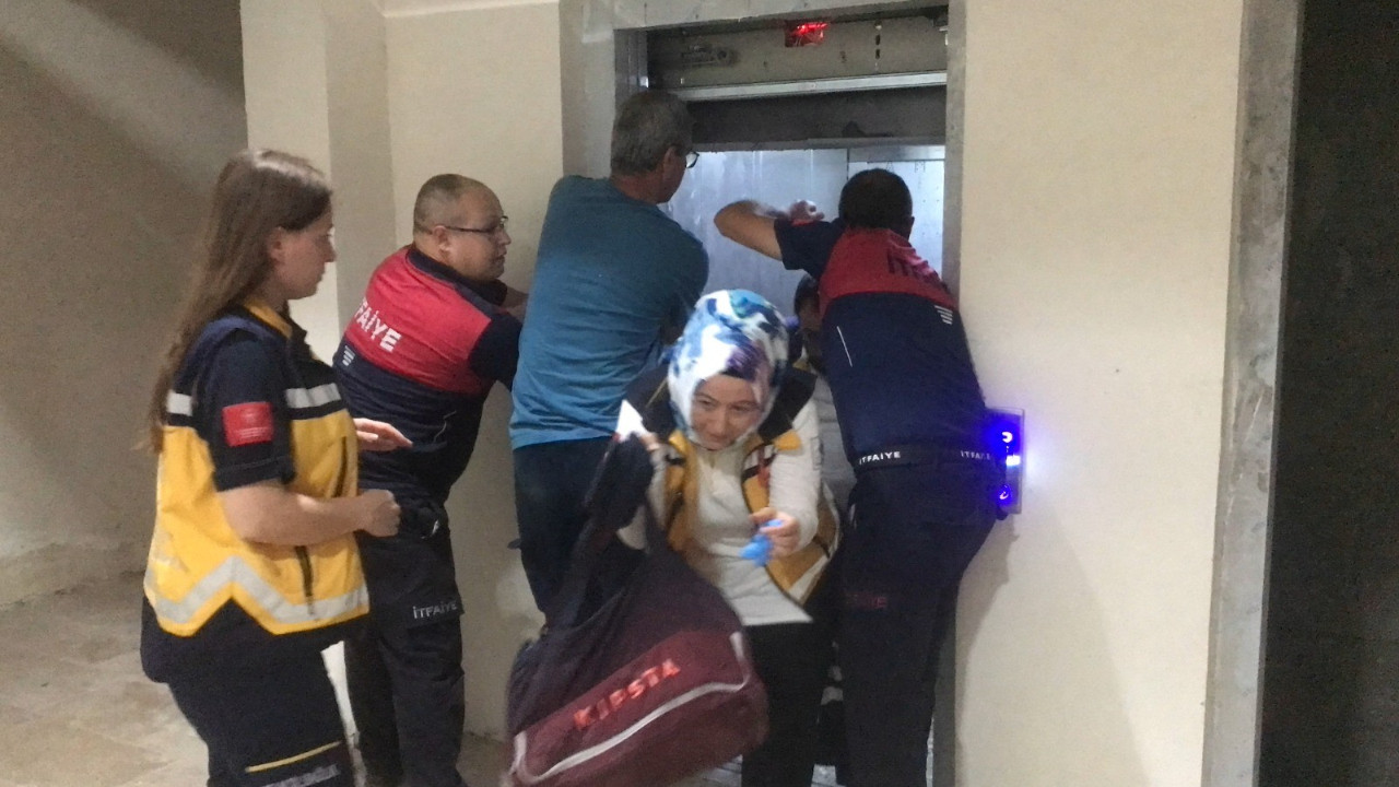 İhbara giden 112 Acil Servis ekibini itfaiye kurtardı