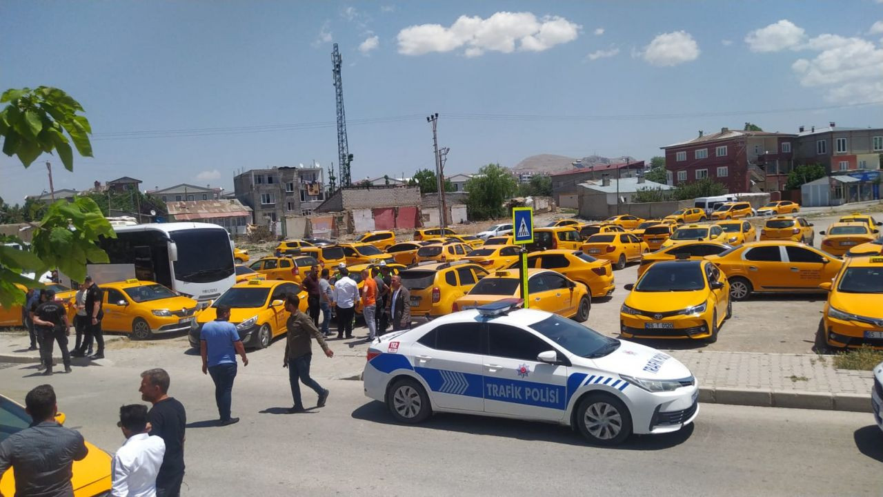 Van'da taksiciler kontak kapattı