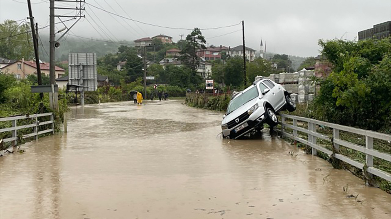 Karadeniz'de 1000'e yakın heyelan! 1 kişi hayatını kaybetti