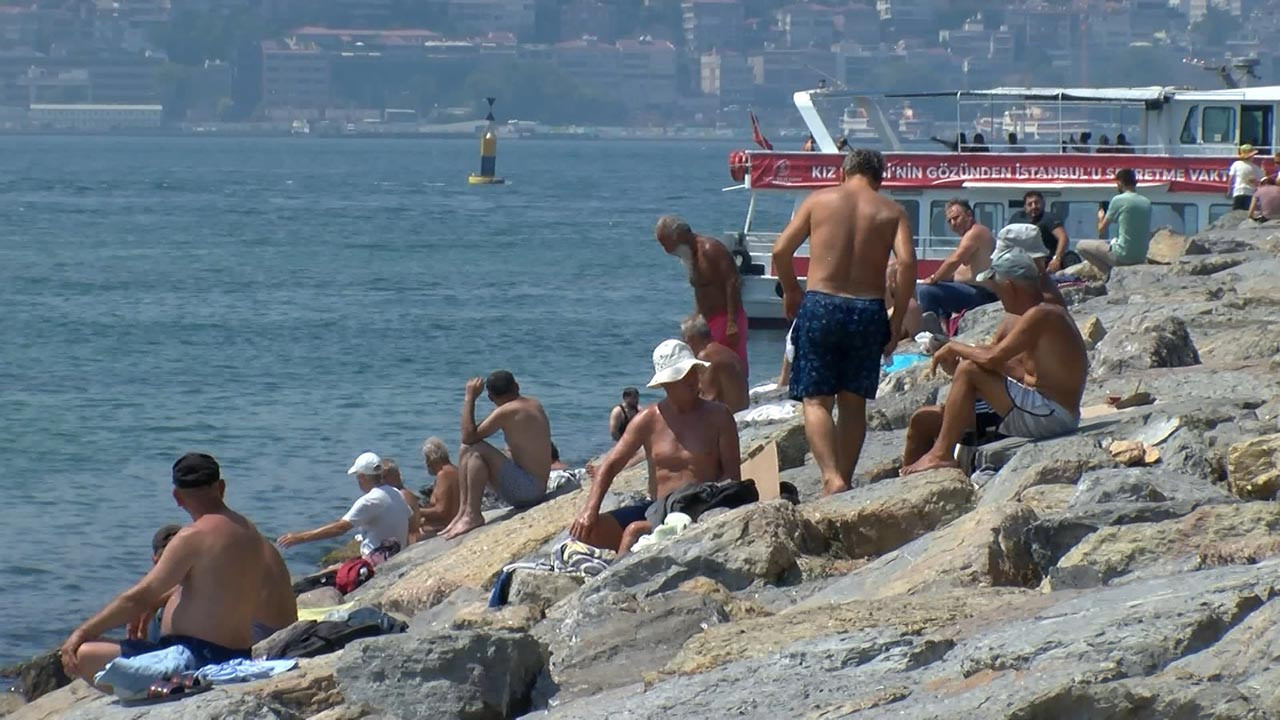 İstanbul'da kavurucu sıcak! Sahil ve parklar doldu