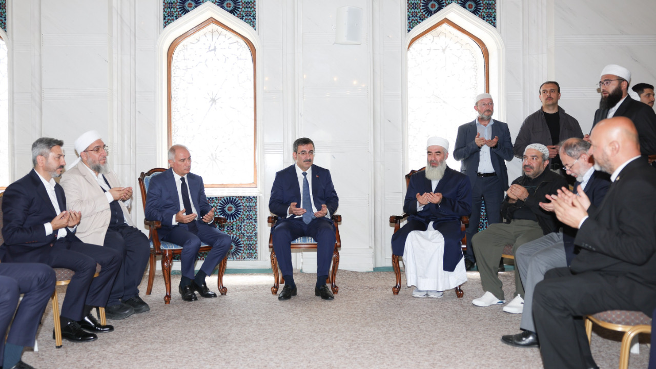 Cumhurbaşkanlığı'ndan Menzil'e taziye ziyareti