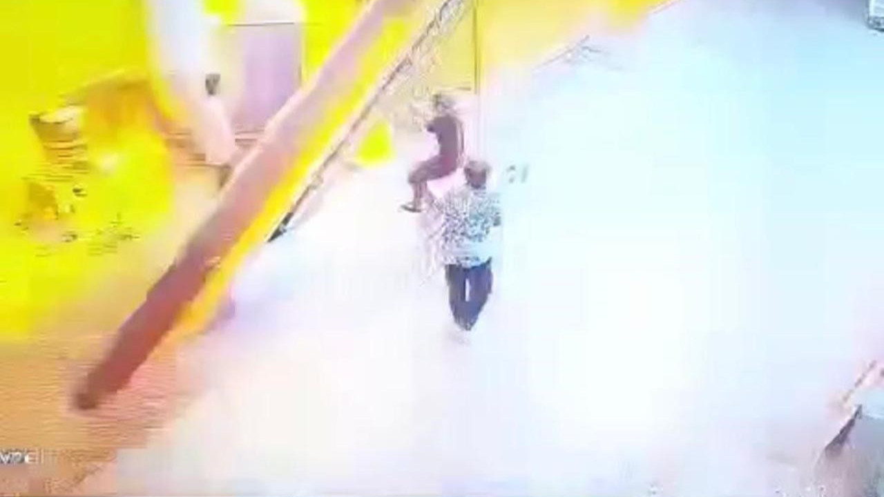 Fabrikada korkunç patlama! O anlar kamerada