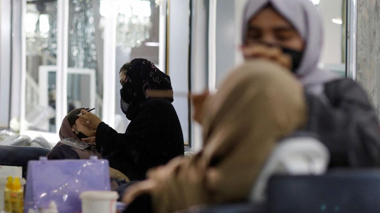 Afganistan'da güzellik salonları için süre doldu: 60 bin kadın işsiz kalacak