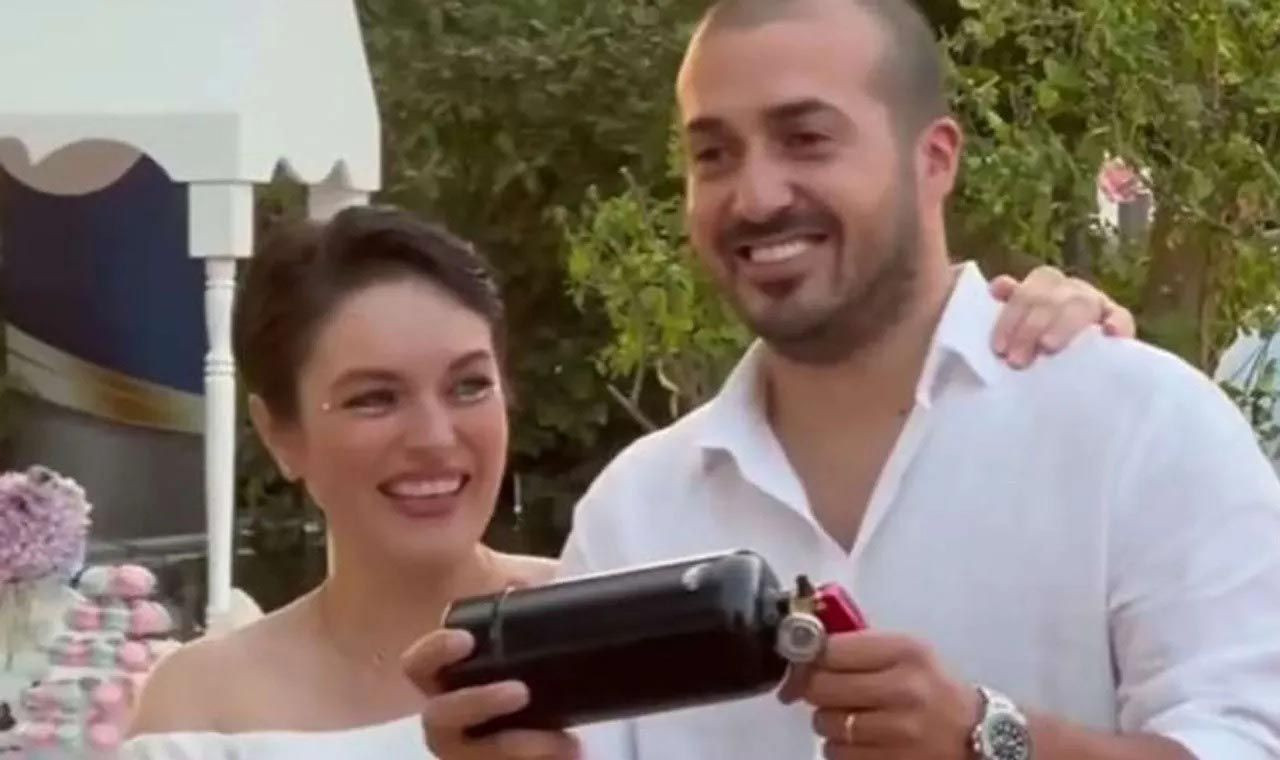 Ezgi Mola'dan hamilelik pozları