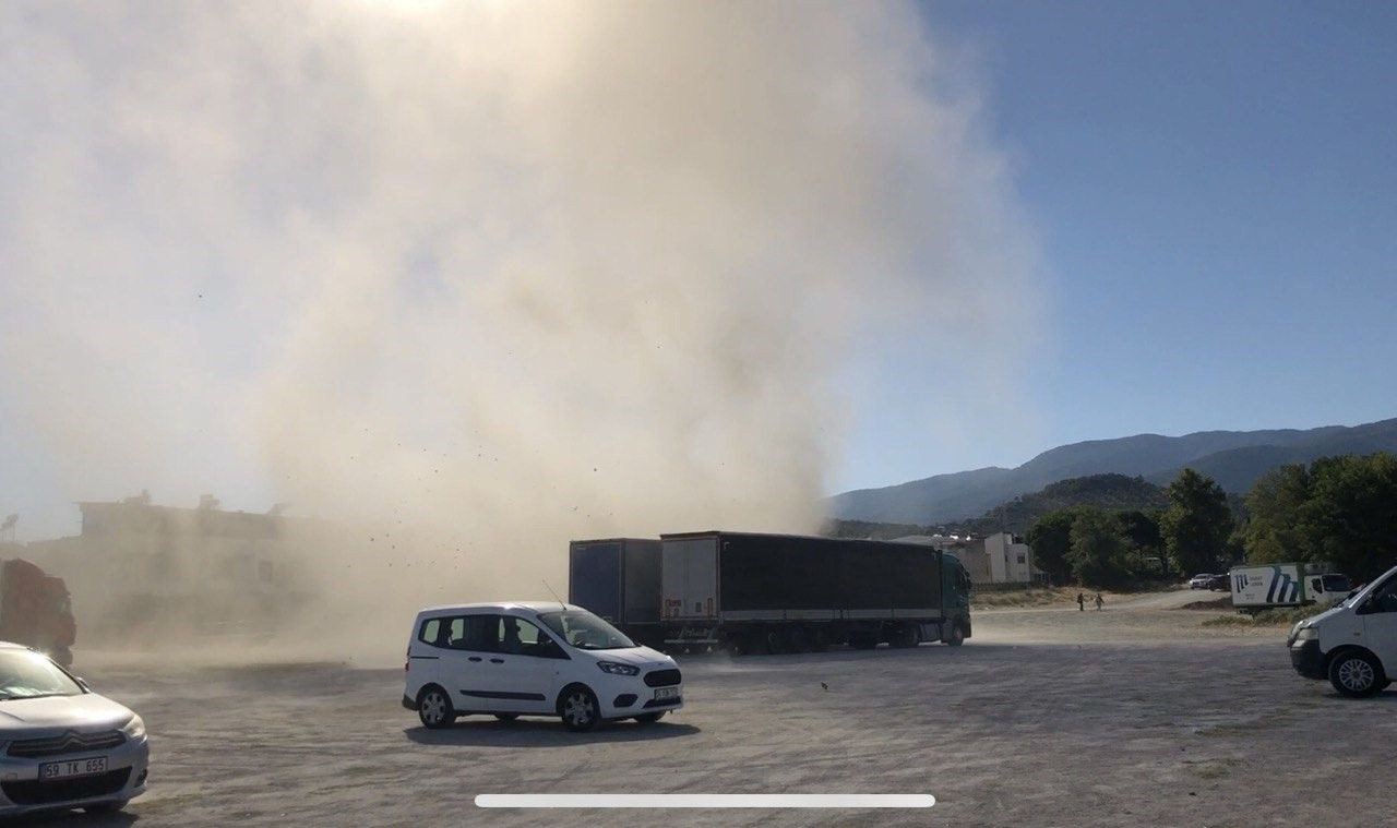Edremit'te hortum paniği kamerada