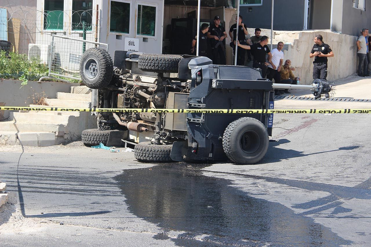 Şanlıurfa'da zırhlı araç devrildi: 1 polis şehit - Resim: 2