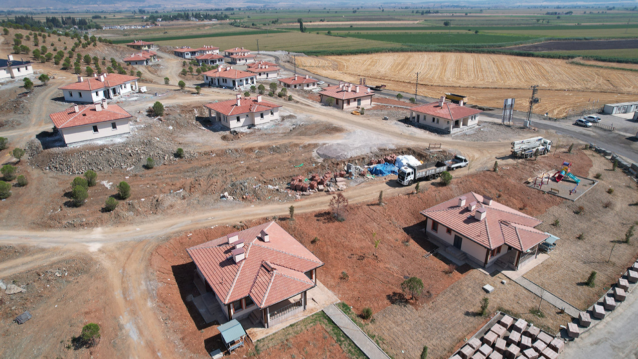 Depremin merkezindeki kalıcı konutlar görüntülendi