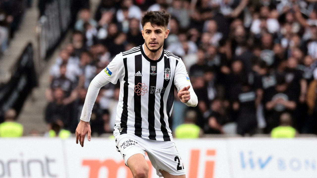 Beşiktaş'ın genç yıldızı Rusya'ya gidiyor! İmzalar atıldı