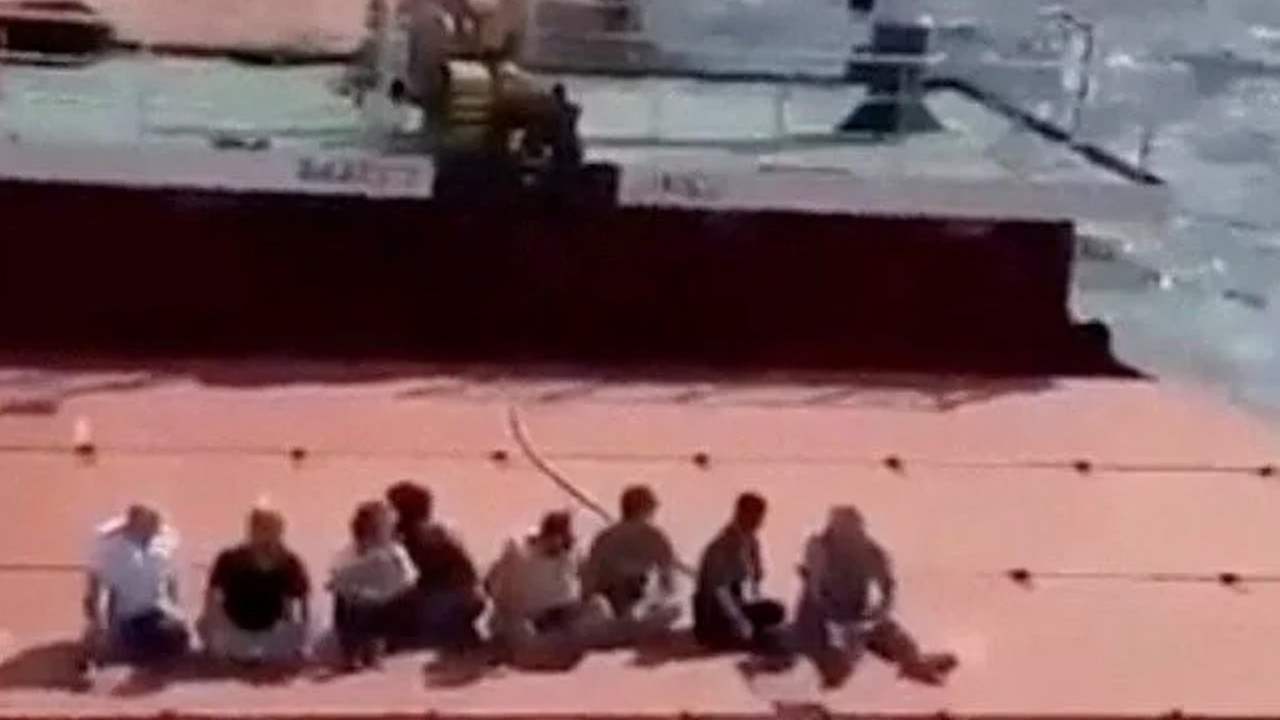 Rus güçlerinden Türk gemisine baskın! Helikopterle asker indirdiler