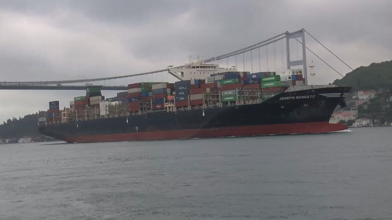 Rusya anlaşmadan çekilmişti! İlk gemi İstanbul Boğazı'na girdi