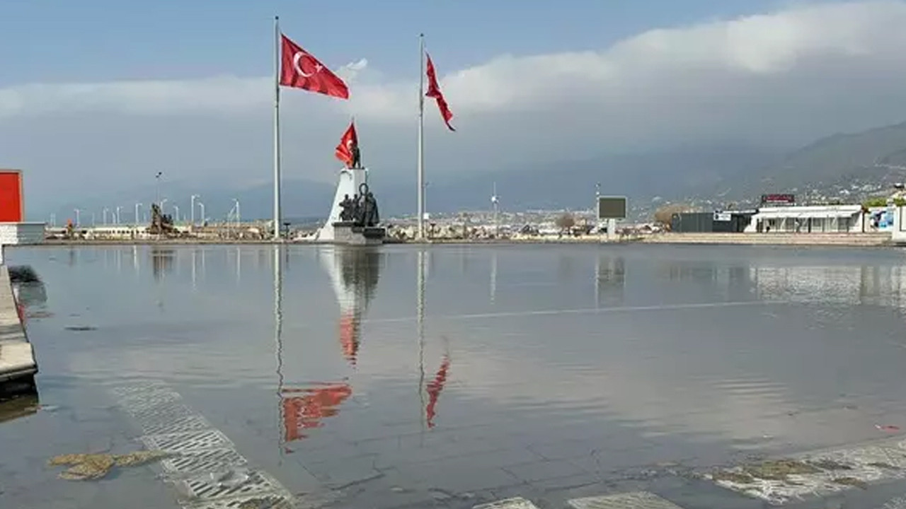 Yine lodos vurdu: İskenderun sular altında kaldı