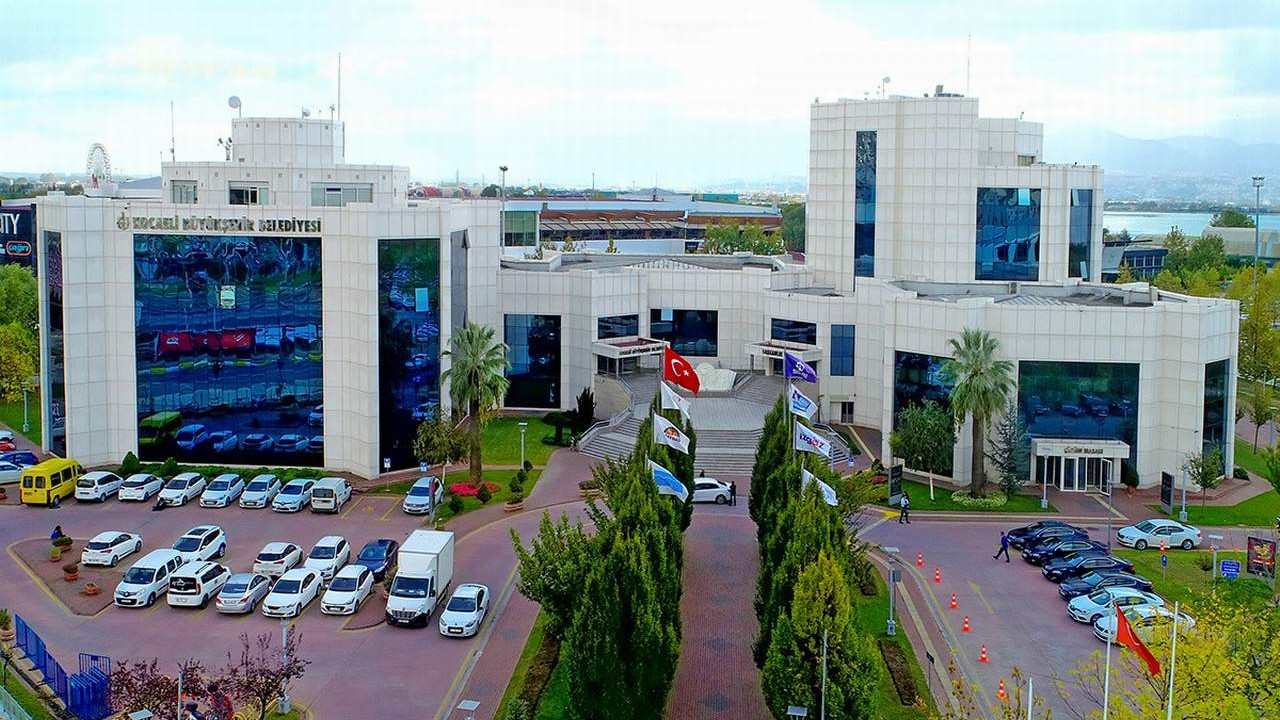 En borçlu belediyeden 1,3 milyon TL'lik gezi