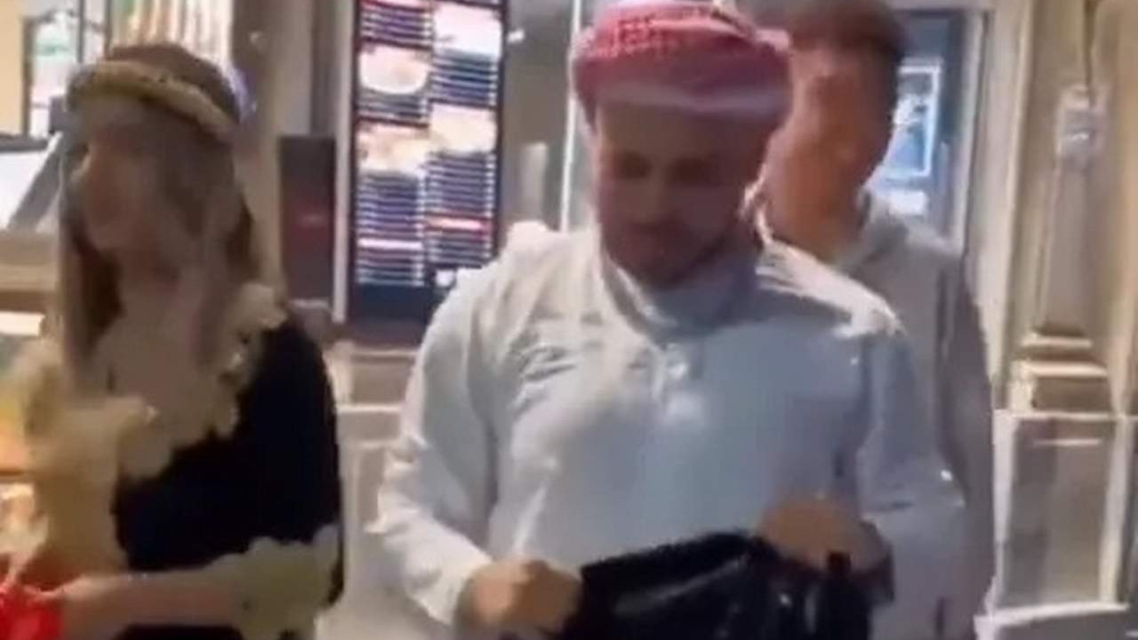 Taksim'de dolar saçanlar gözaltında