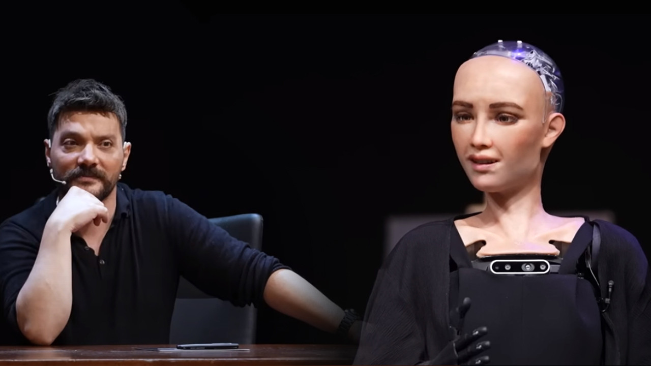 Robot Sophia'dan Mevzular Açık Mikrofon'da olay sözler