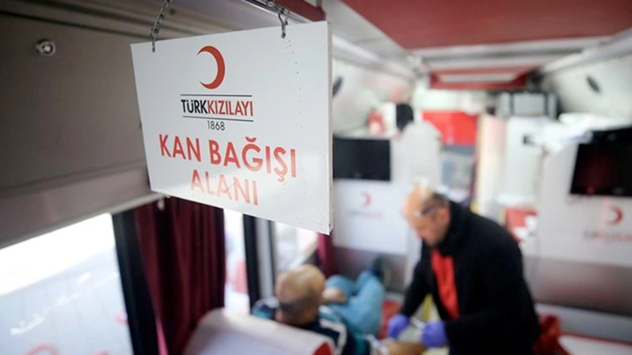 Bakanı Işıkhan'dan Türk Kızılaya kan bağışı