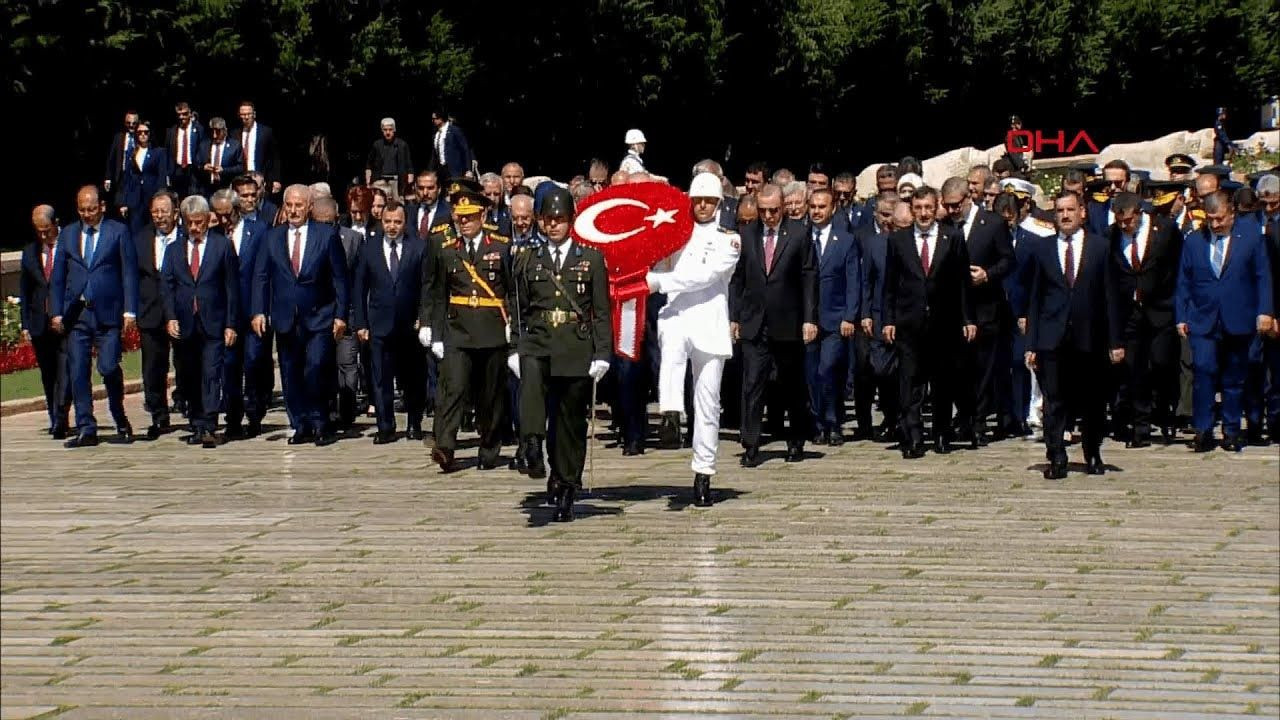 Devletin zirvesi Ata'nın huzurunda! Erdoğan, Anıtkabir Özel Defteri'ne ne yazdı?