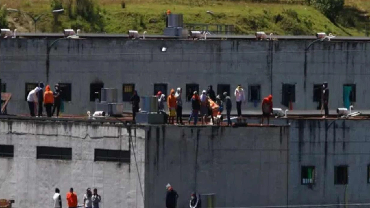Ekvador'da cezaevlerinde isyan çıktı: Onlarca gardiyan ve polis rehin alındı