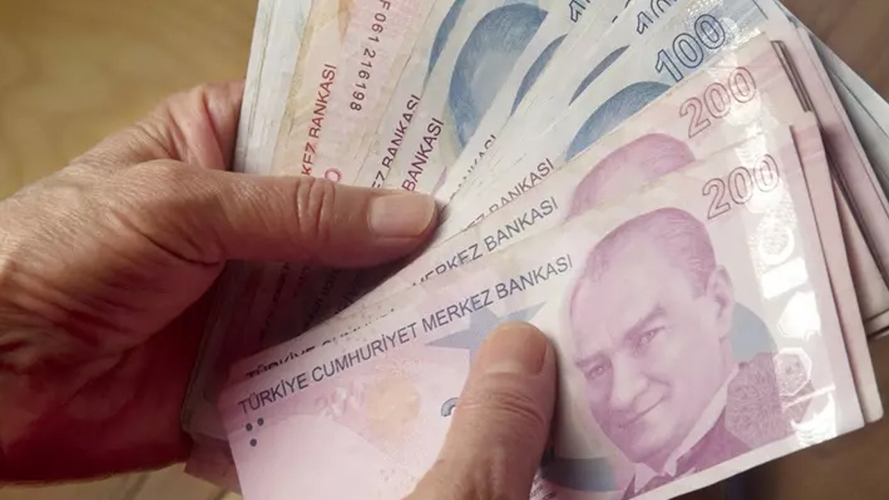 Milyonlarca emekliye 3. ikramiye müjdesi: Masadaki rakam 5 bin lira...