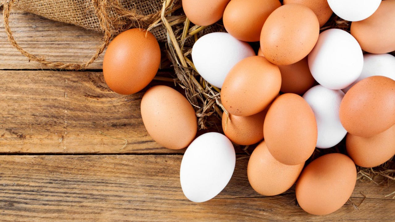 Doğal diye kahverengi yumurta tüketiyorsanız, yanılıyorsunuz!