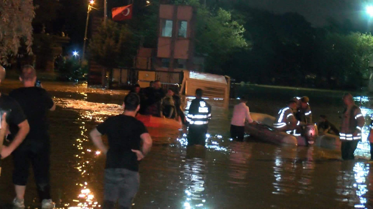 İstanbul'da sel can aldı! 2 kişi hayatını kaybetti
