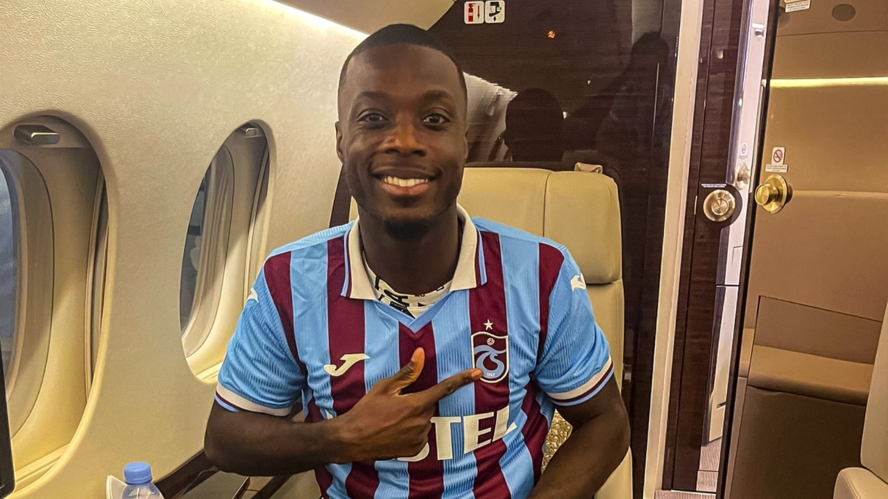 Nicolas Pepe imza için İstanbul'da