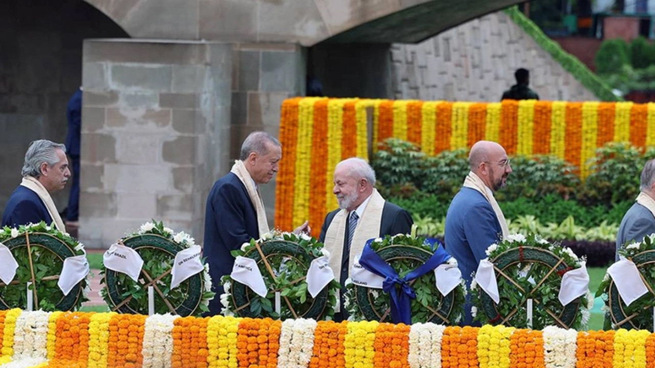 Erdoğan, Mahatma Gandhi'nin anıt mezarını ziyaret etti