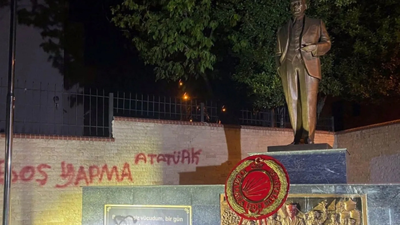 Atatürk Anıtı'na çirkin saldırıya ortak kınama