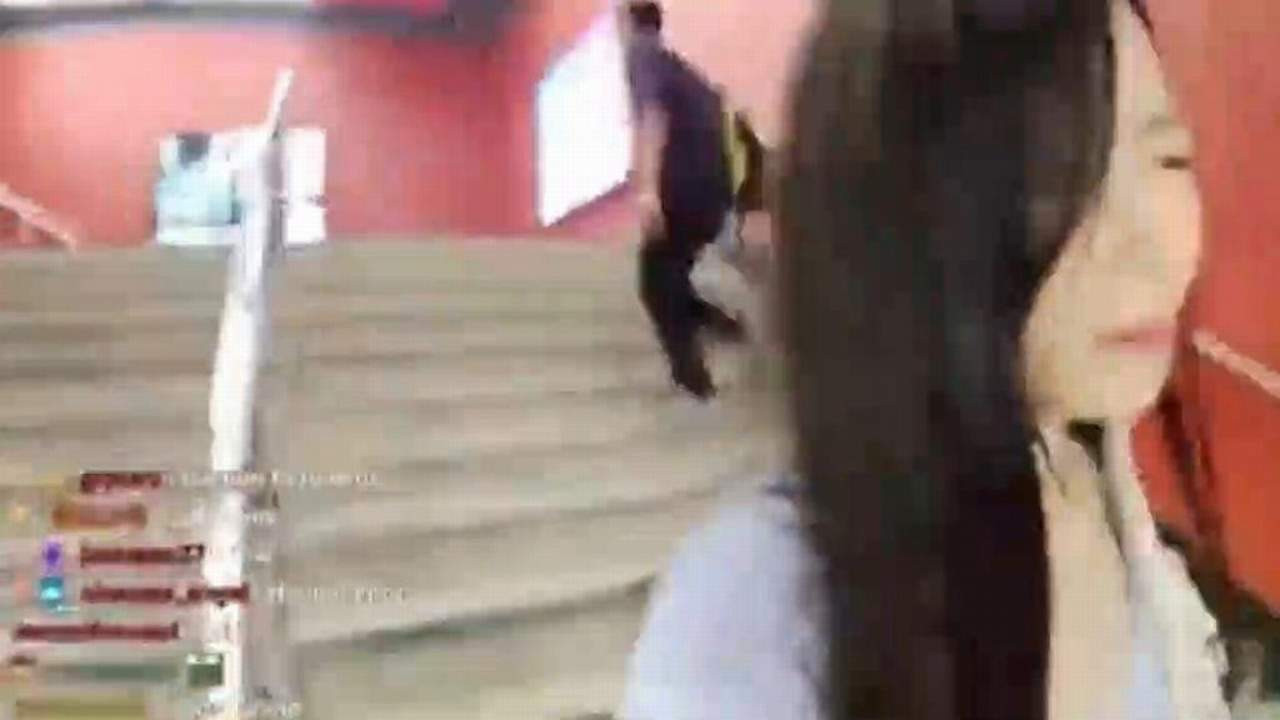 Genç kıza canlı yayında iğrenç taciz kamerada