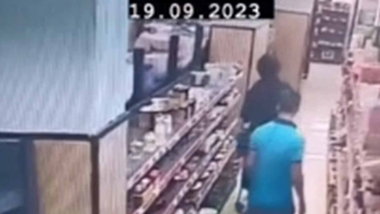 Markette iğrenç taciz! Kadının etek altı görüntüsünü çekti