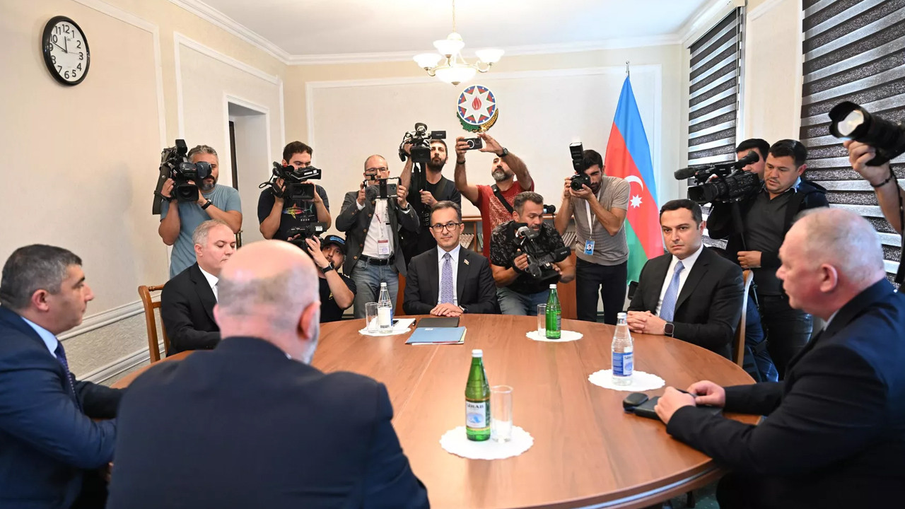 Azerbaycan, Ermeni heyetiyle masaya oturdu