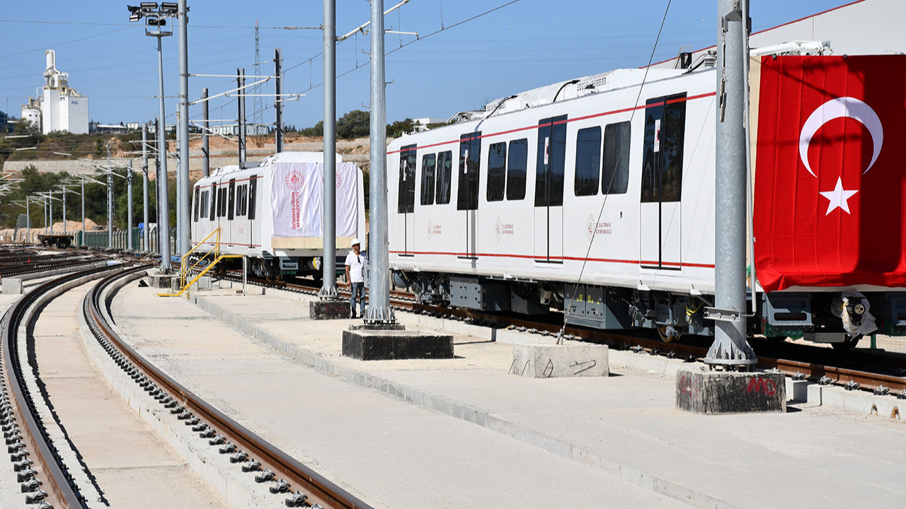 Türkiye'nin ilk yerli ve milli sürücüsüz metrosu raylara indi